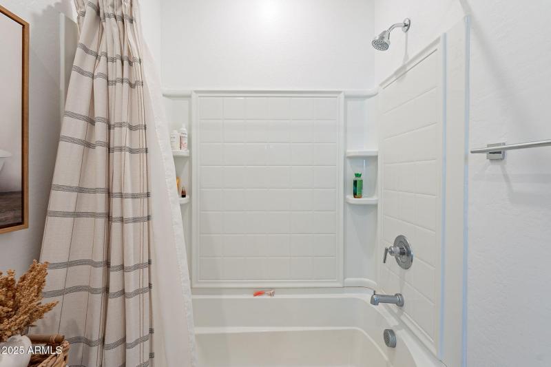 Upstairs Full Bathroom