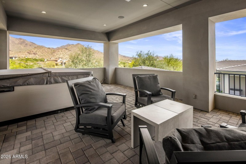 079_Upstairs Balcony