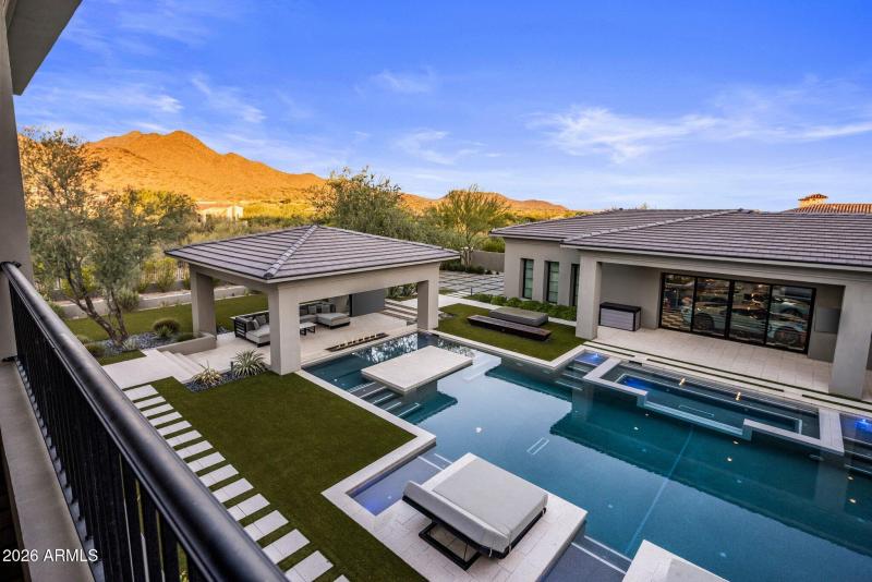 082_Balcony Pool Views