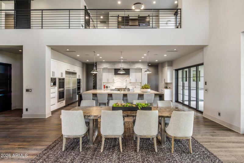 018_Dining to Kitchen