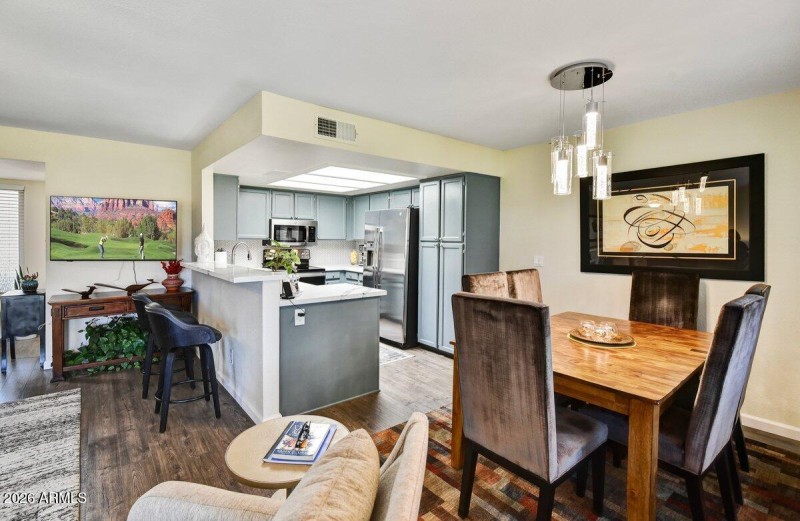 Dining to Kitchen (2)