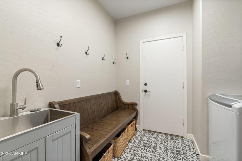MUD/LAUNDRY ROOM