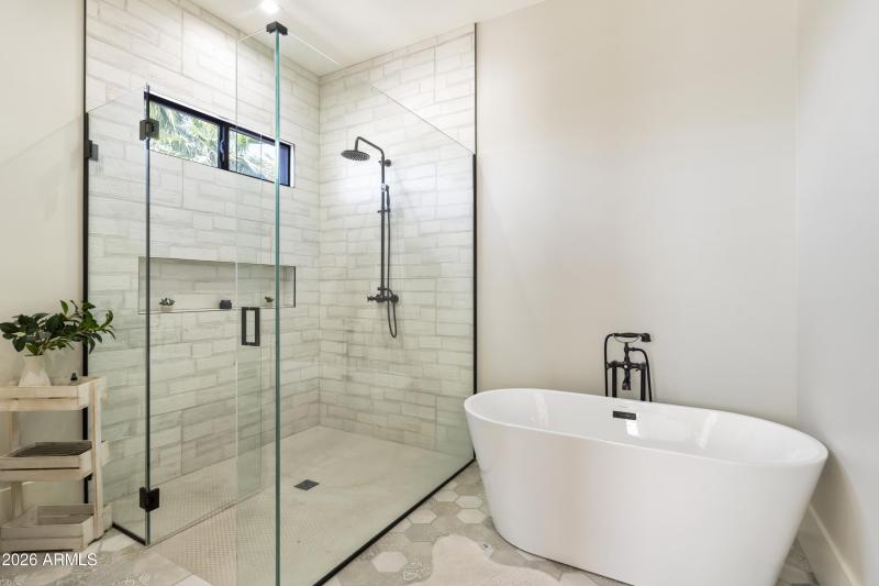 Guest suite 2 bathroom