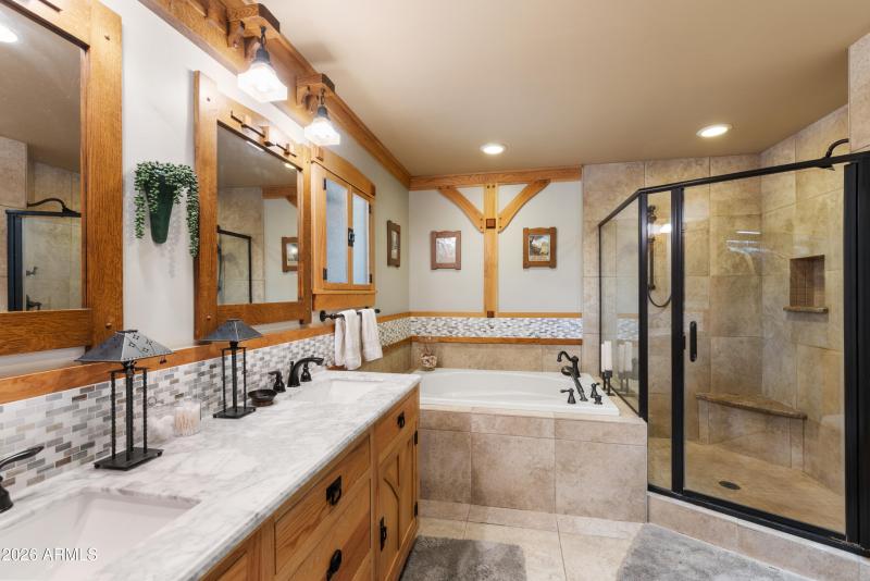 285 Navajo Trail - Primary Suite