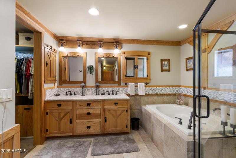 285 Navajo Trail - Primary Suite