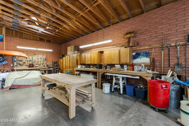 285 Navajo Trail - Massive RV Garage