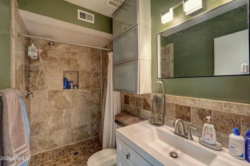 34 - PRIMARY BATHROOM