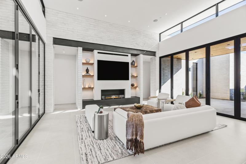 FIREPLACE VIEW & DUAL BI-FOLDING DOORS