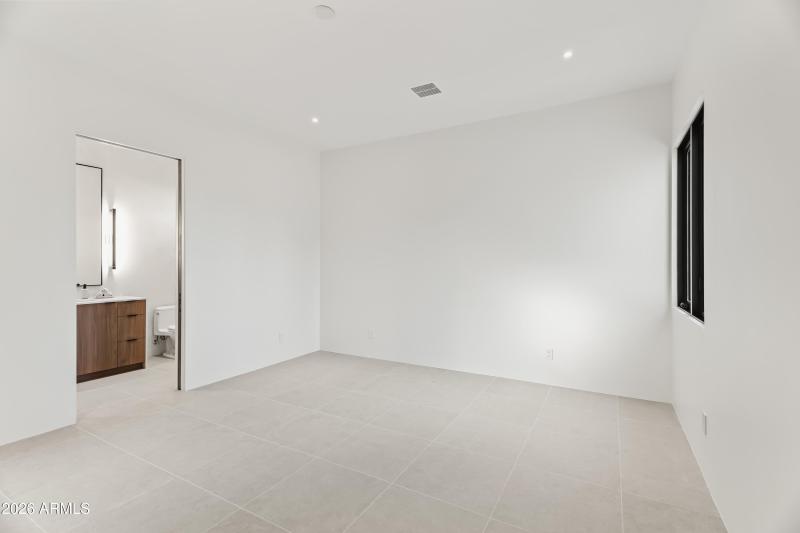 ENSUITE SECONDARY BDRM #2