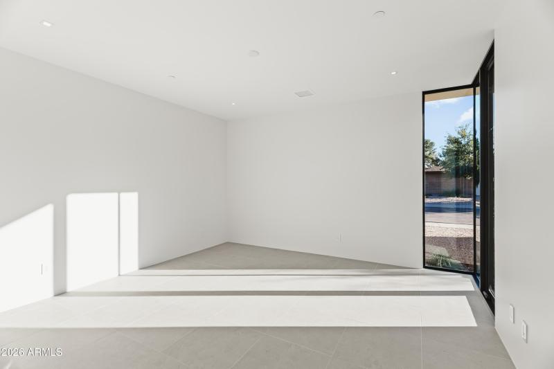 ENSUITE SECONDARY BDRM #1