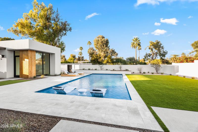 POOL & GUEST CASITA VIEW