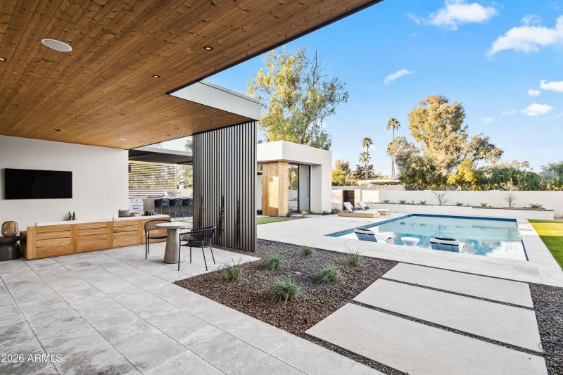 LARGE COVERED PATIO TO POOL VIEW
