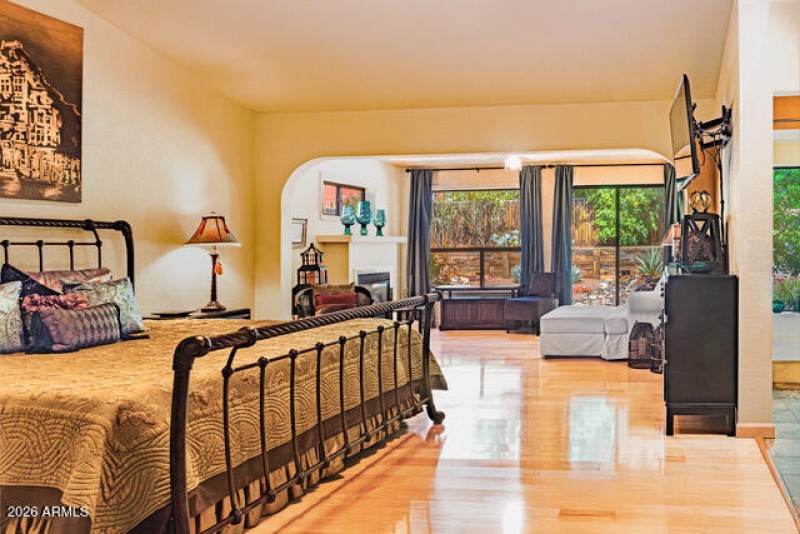 6 MAIN BEDRM ENTRY (1)