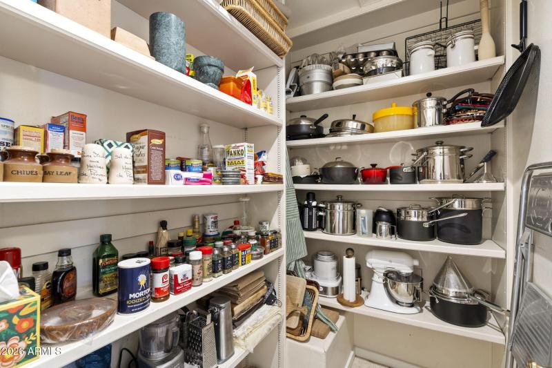 Walk-in Pantry