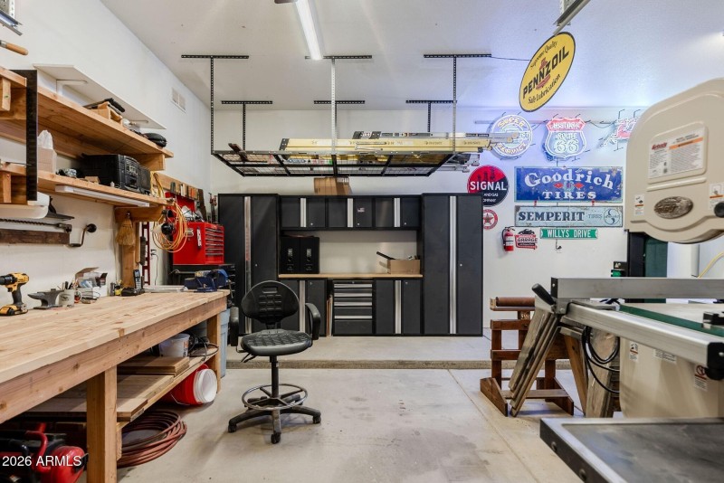 043_Huge 4 Car Garage