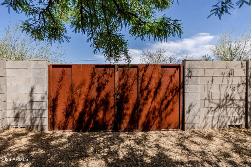 066_RV gate at rear of property
