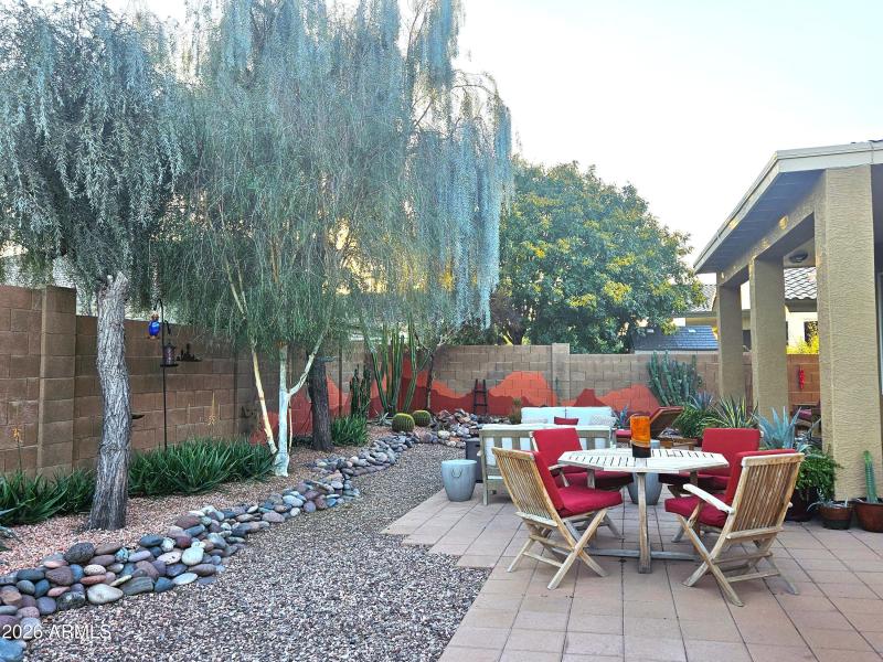 Fabulous backyard for relaxing.