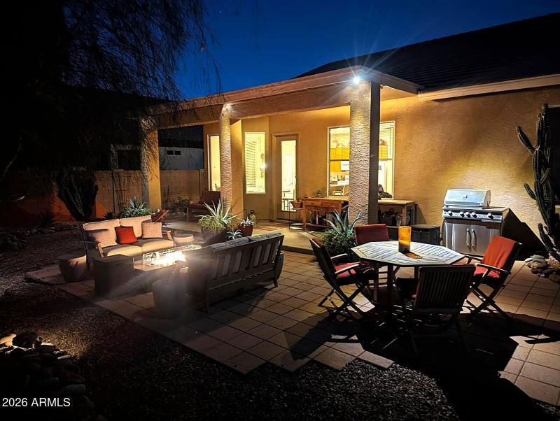 A WOW backyard night view.