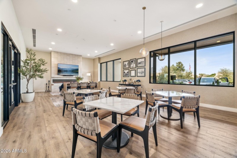 estate club wine room