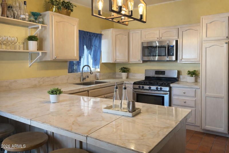 CE330C52-1D44-46A9-AD5B-2A0AE6F89018