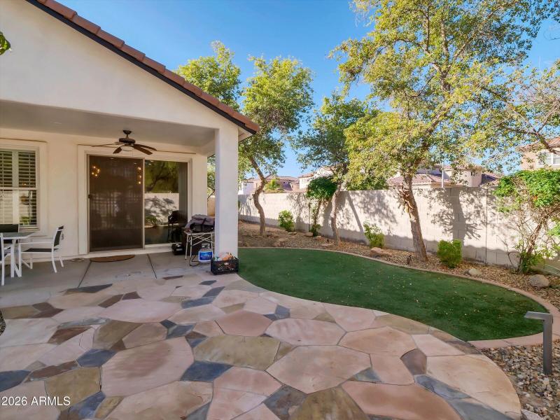 11-2264 E Dessert Broom Pl-11