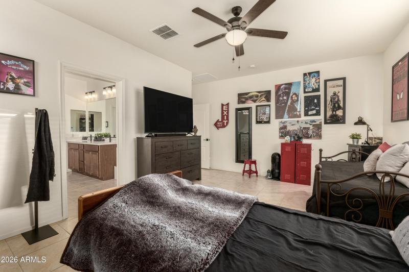 194th Master bedroom2