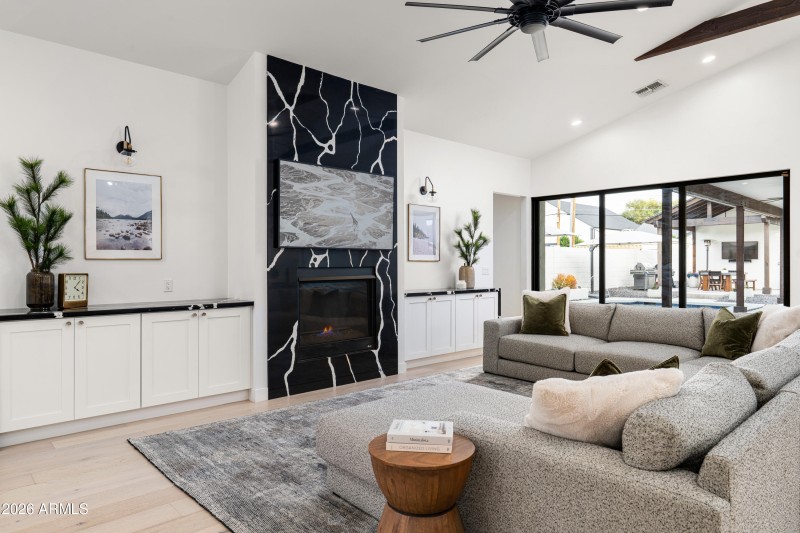 15-4223 N 41st Pl (15 of 64)