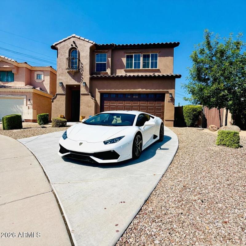 pic front lambo white