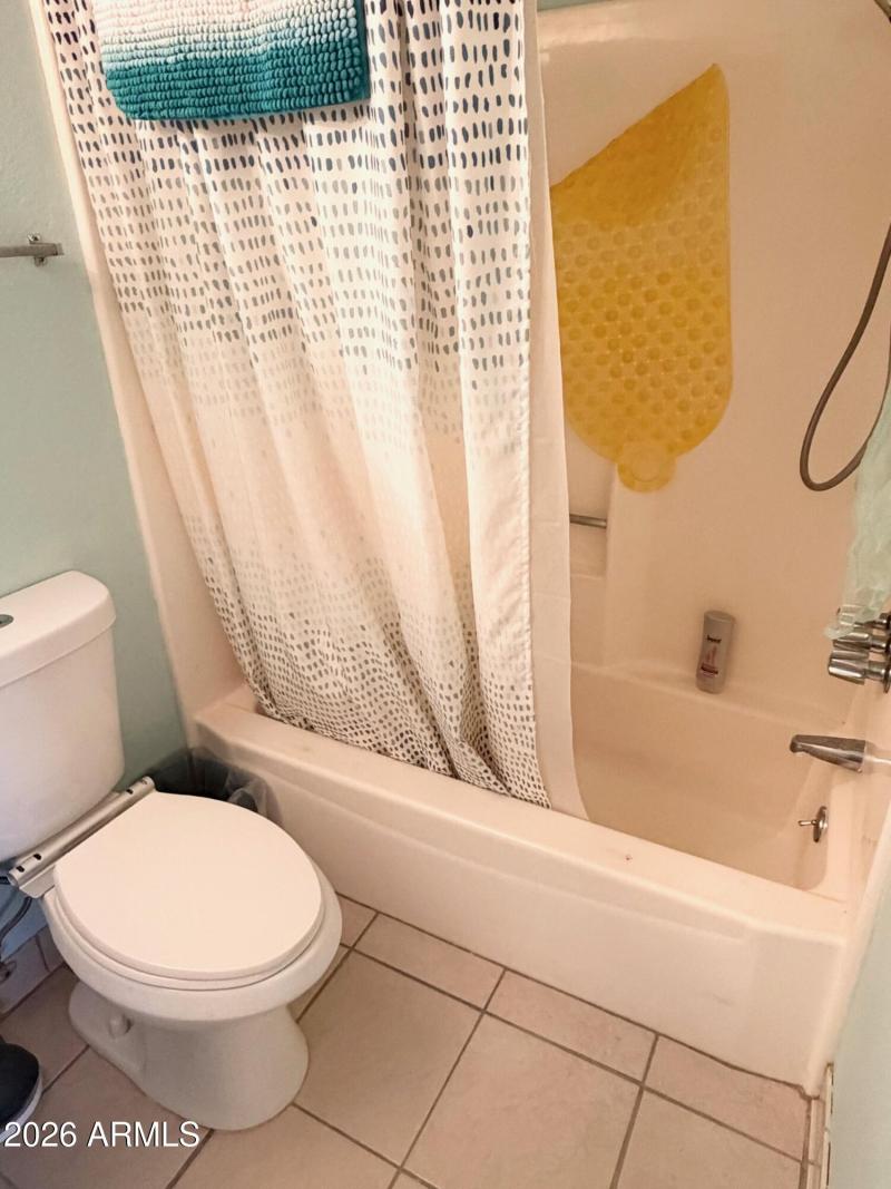 Primary Bath Tub/Shower