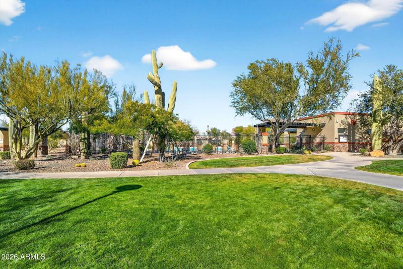 60-web-or-mls-51-E San Cristobal Way