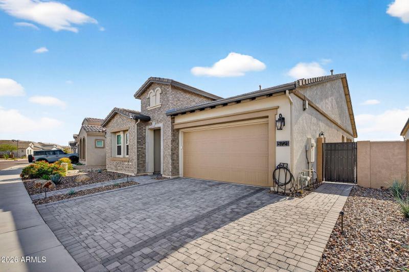 3-web-or-mls-02-E Scarlet St