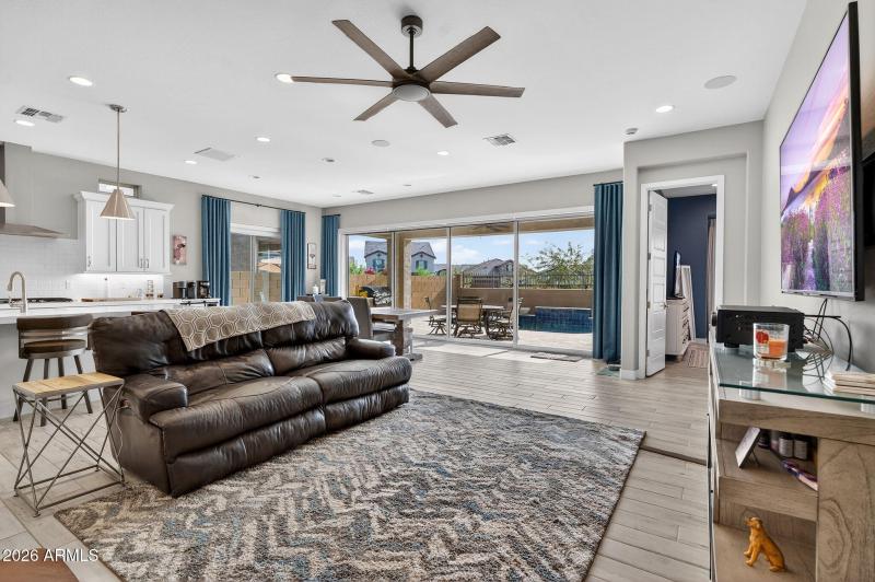 7-web-or-mls-16-E Scarlet St