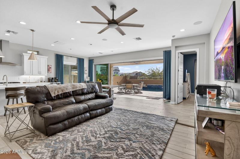 8-web-or-mls-18-E Scarlet St