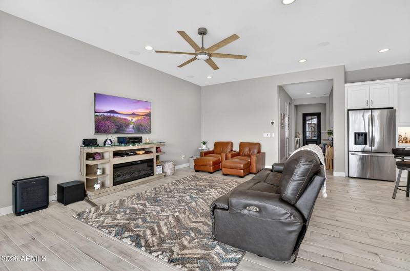 10-web-or-mls-20-E Scarlet St