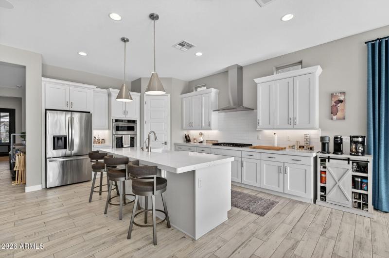 11-web-or-mls-23-E Scarlet St