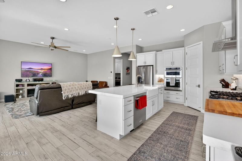 13-web-or-mls-24-E Scarlet St