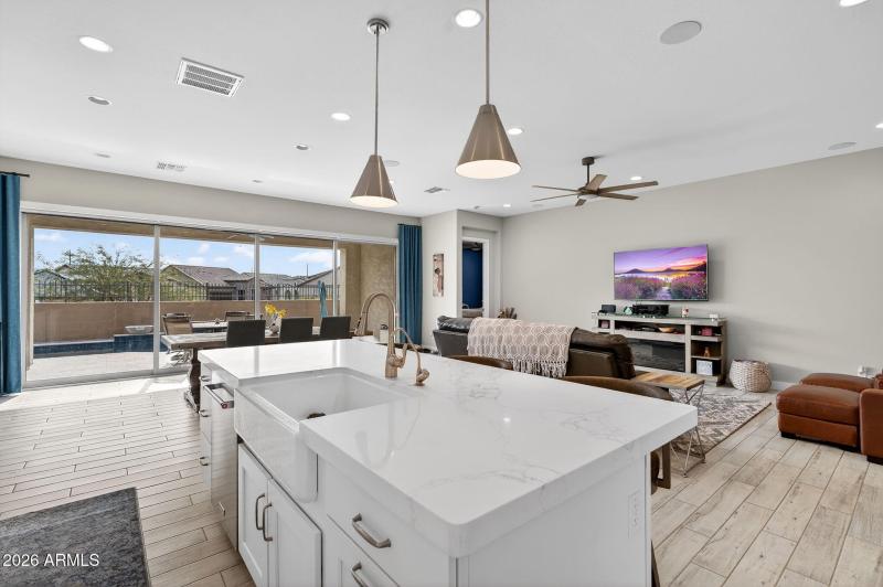 14-web-or-mls-26-E Scarlet St