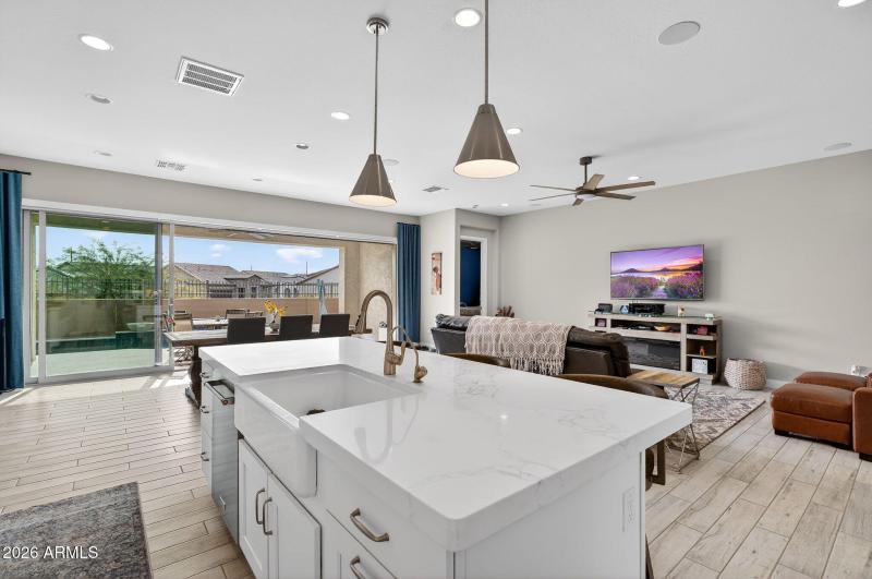 15-web-or-mls-25-E Scarlet St