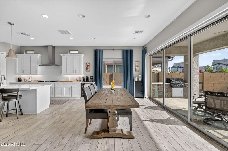 16-web-or-mls-28-E Scarlet St