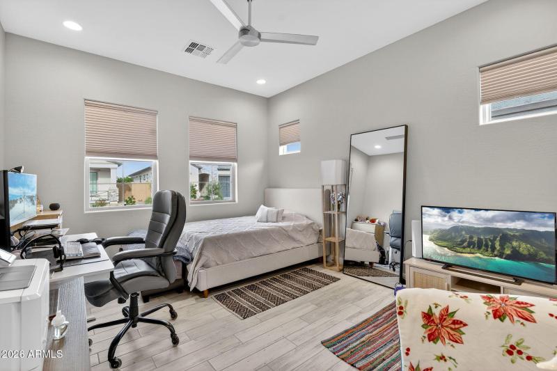 31-web-or-mls-45-E Scarlet St