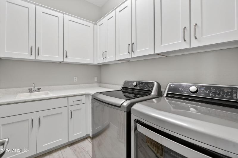 35-web-or-mls-39-E Scarlet St