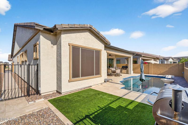 36-web-or-mls-06-E Scarlet St