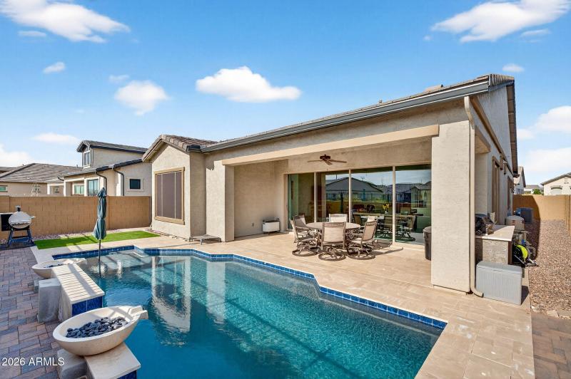 37-web-or-mls-07-E Scarlet St