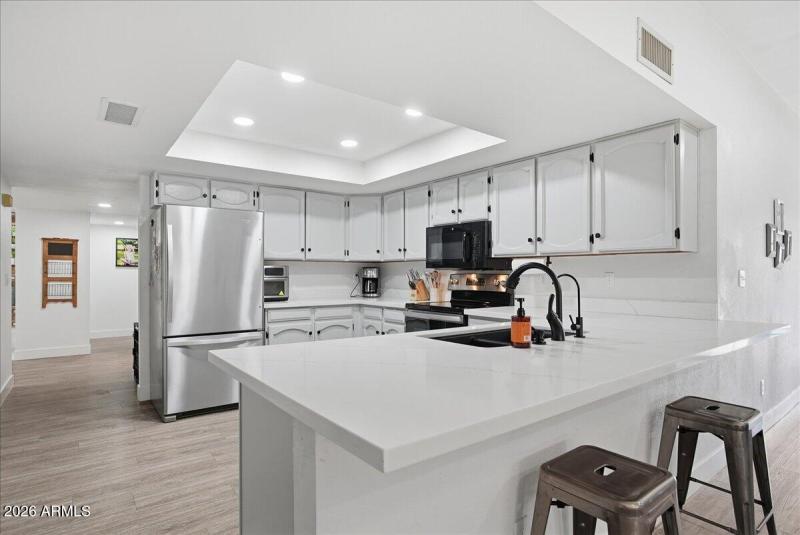 16-12627 S 38th Pl_RedHogMedia