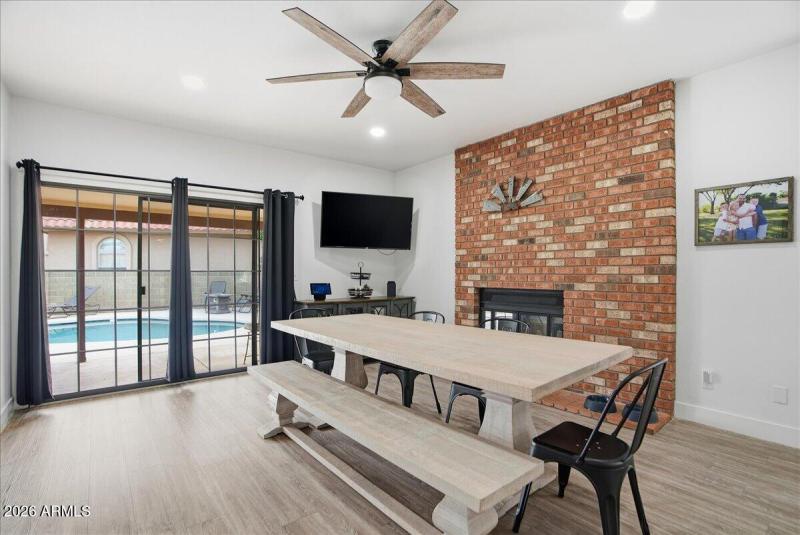 21-12627 S 38th Pl_RedHogMedia