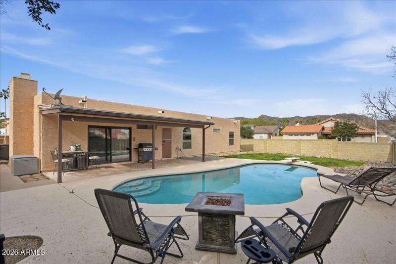 41-12627 S 38th Pl_RedHogMedia