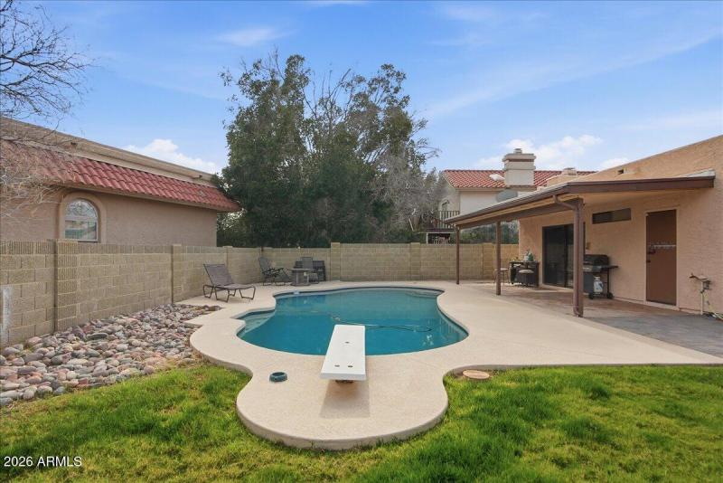 43-12627 S 38th Pl_RedHogMedia