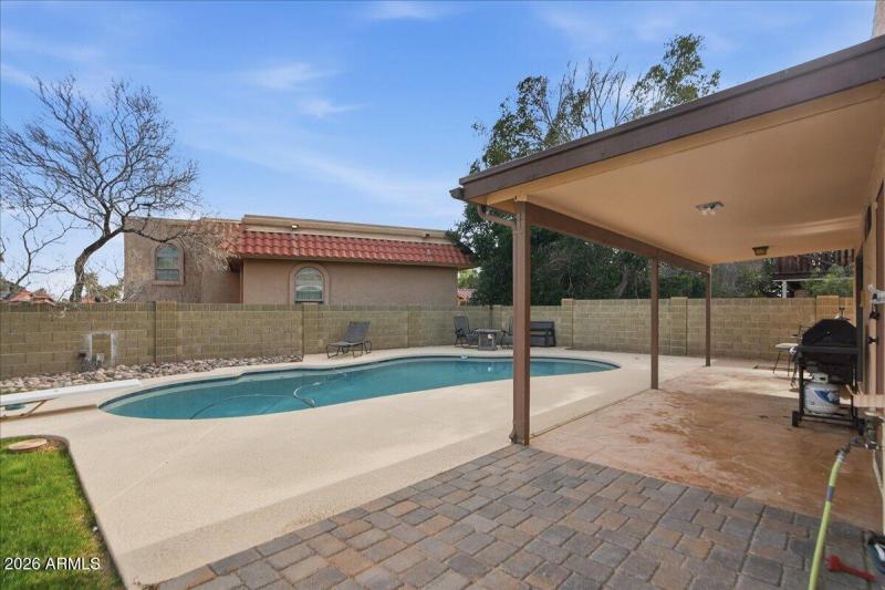 46-12627 S 38th Pl_RedHogMedia