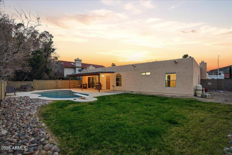 50-12627 S 38th Pl_RedHogMedia