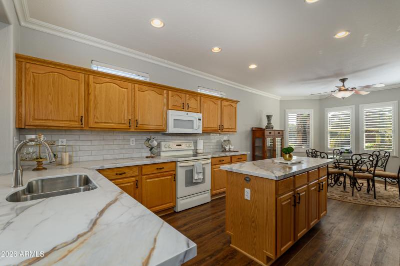 Gorgeous NeutralQuartz